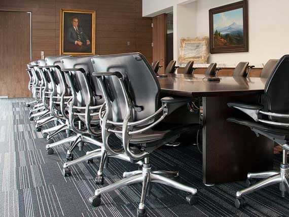 17_humanscale_freedom_headrest_chair_4-1.jpg